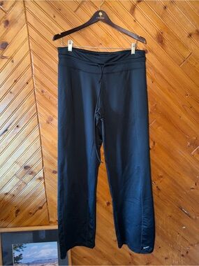 NIKE WOMANS BLACK MEDIUM TALL dri fit pants